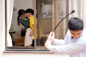 Nữ sinh xấu hổ khi chụp ảnh tự sướng trước gương