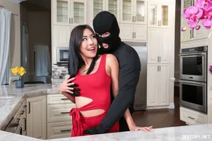 Rửa xe cùng vợ yêu Chồng yêu thằng bạn