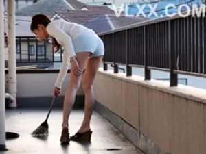 [Chị đây], trong phòng thay đồ của phòng tập, lén lút đưa máy rung vào để thủ dâm, người đẹp thể thao body đẹp nhất, cái lồn dâm đãng đầy nước